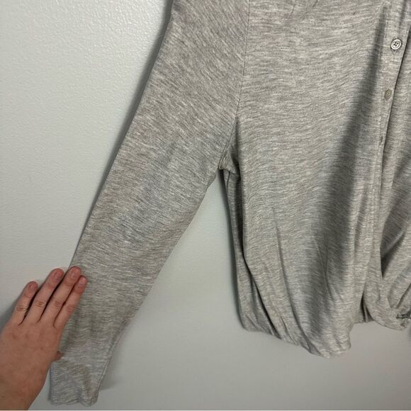 Banana Republic Grey Wrap Front Button-Down Blouse Size Small Minimalist Basic - Picture 6 of 13